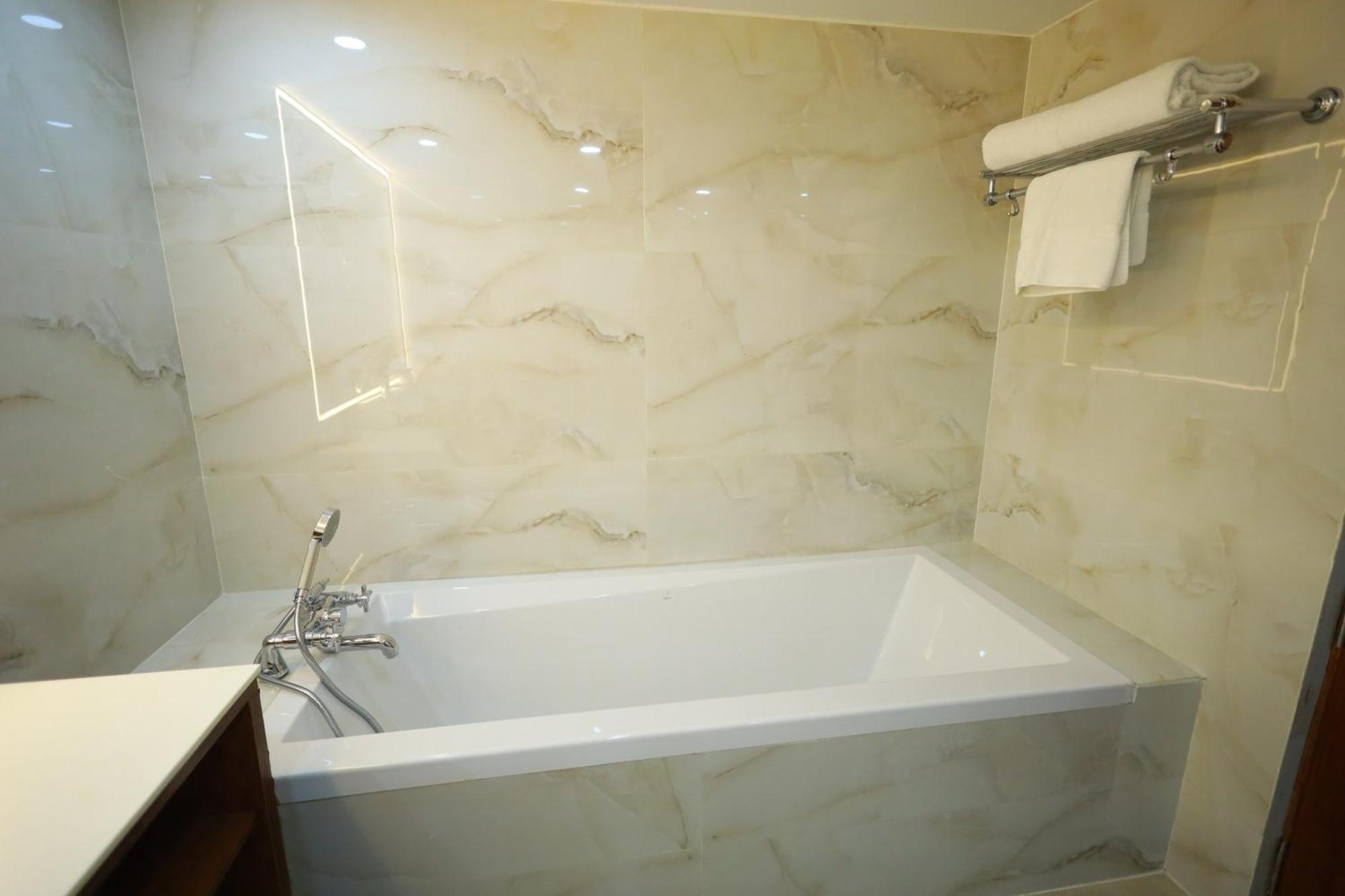 Saj Luciya -A Classified 4 Star Hotel Тривандрум Экстерьер фото