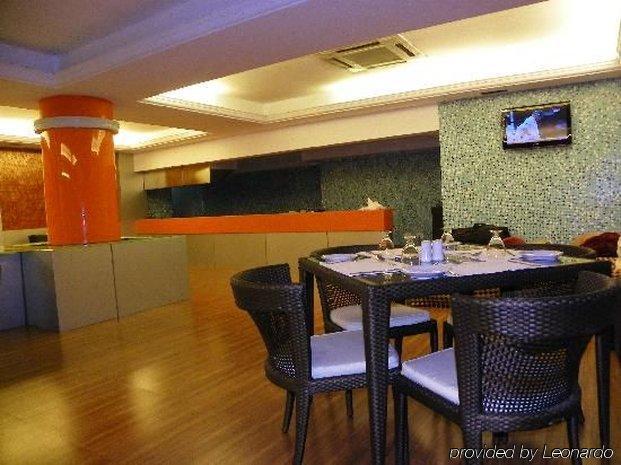 Saj Luciya -A Classified 4 Star Hotel Тривандрум Ресторан фото