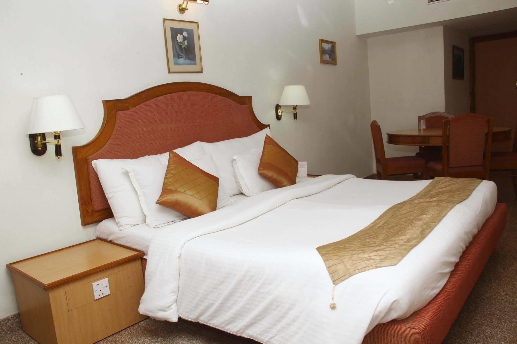 Saj Luciya -A Classified 4 Star Hotel Тривандрум Экстерьер фото