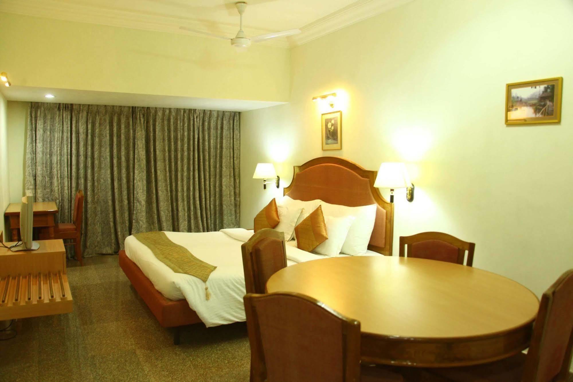 Saj Luciya -A Classified 4 Star Hotel Тривандрум Экстерьер фото